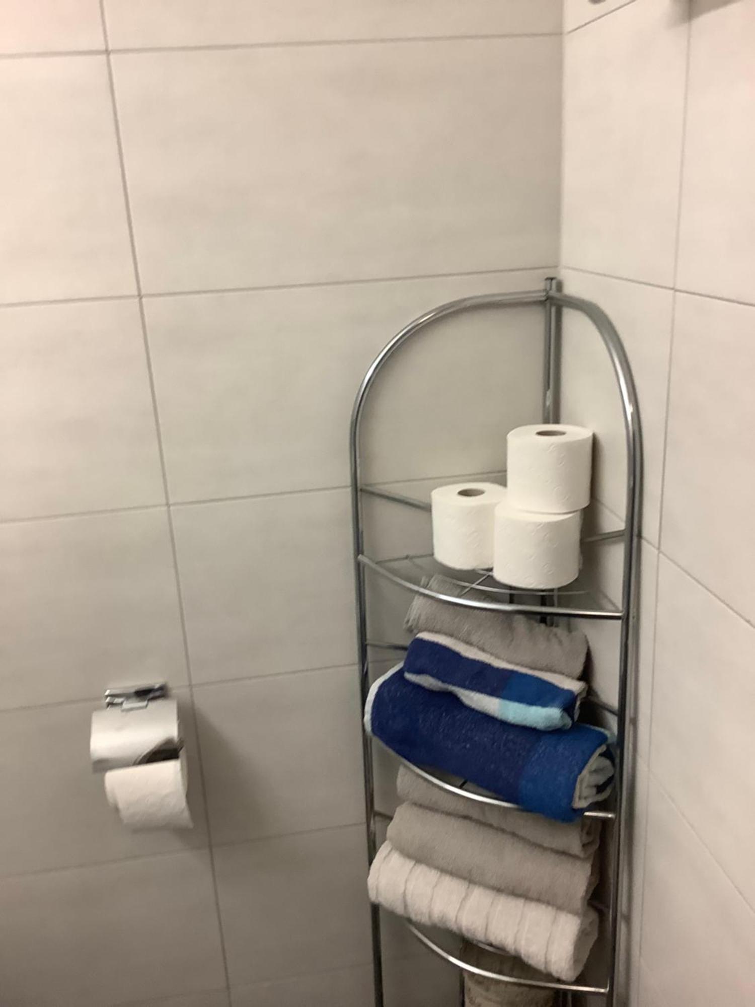 Chambre Spacieuse Et Confortable Avec Ecran Plat Oetwil an Der Limmat Exterior foto